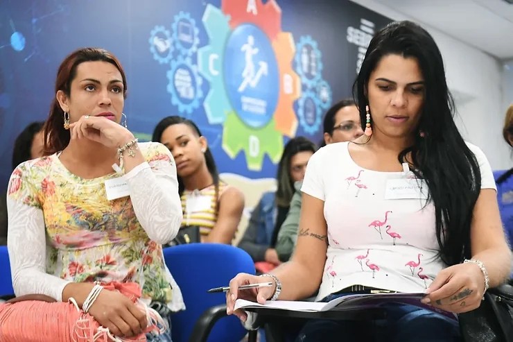 Programa oferece apoio educacional a pessoas trans em SP