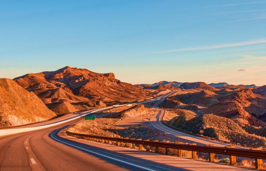 Vai fazer um road trip sozinho? Saiba quais cuidados tomar