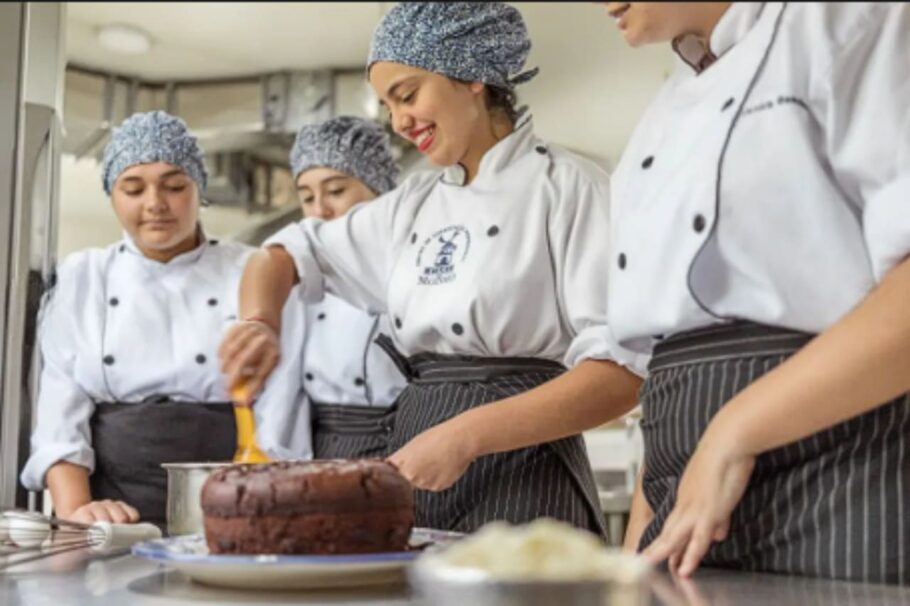 ONG em SP abre curso gratuito de gastronomia para mulheres