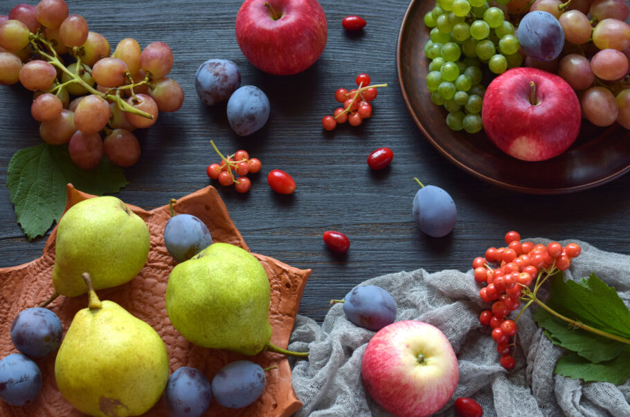 Comer certas frutas é benéfico no controle da pressão arterial