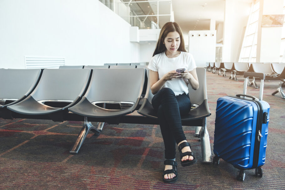 A primeira regra ao escolher seu look para viajar de avião é priorizar o conforto.