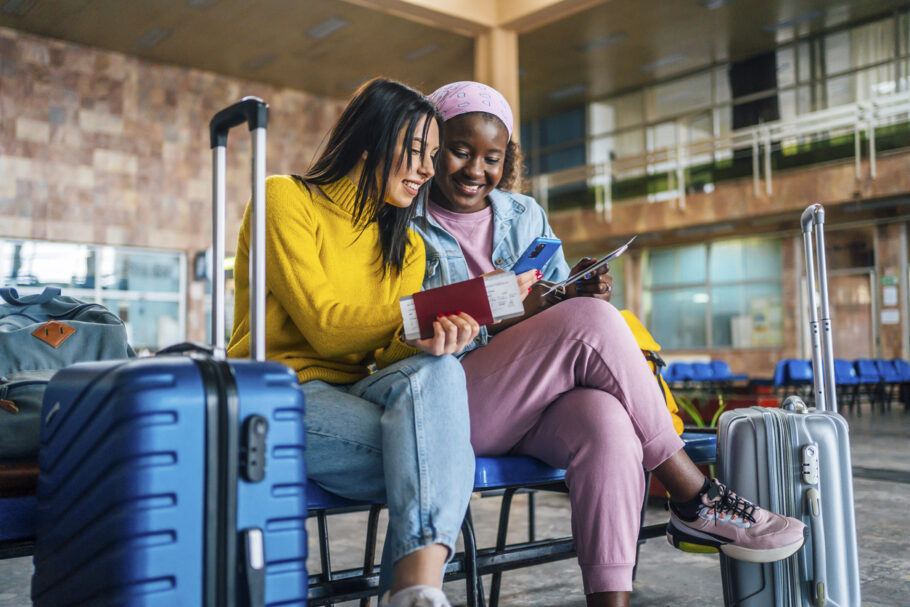 Como escolher o melhor look para viajar de avião em 5 passos