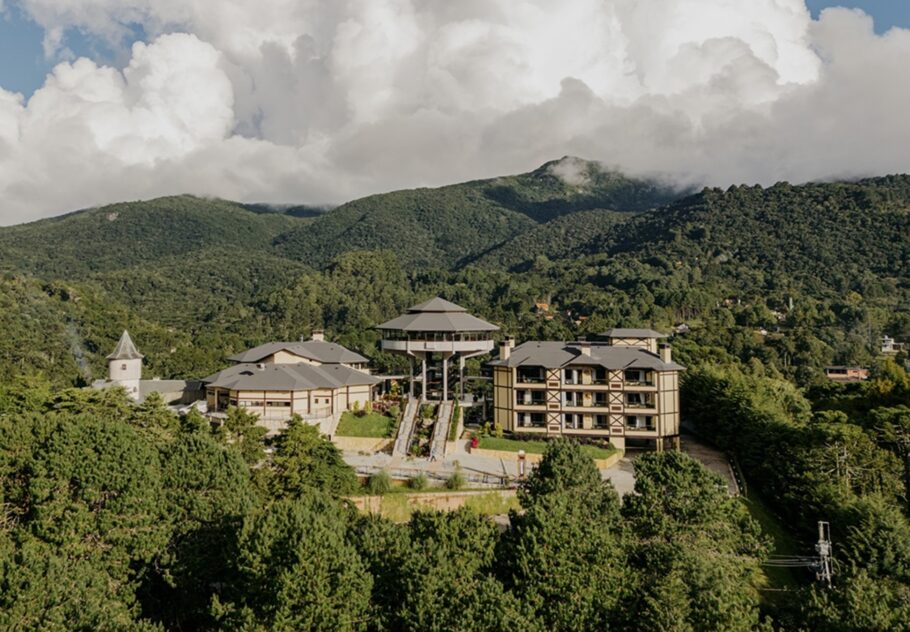 Vista do Sierra 360º, restaurante giratório no alto da montanha em Monte Verde (MG)