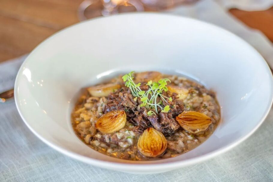 Risoto de Baião de Dois é um dos pratos principais do cardápio