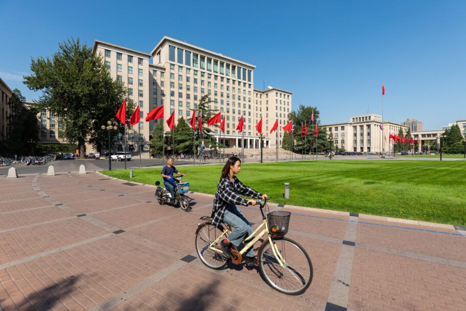 Universidade de Tsinghua oferece bolsas a estudantes brasileiros