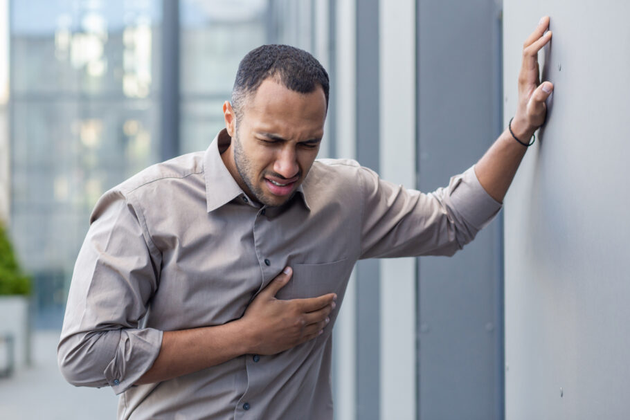 A anatomia cardiovascular masculina pode explicar porque homens sentem mais este sintoma de ataque cardíaco