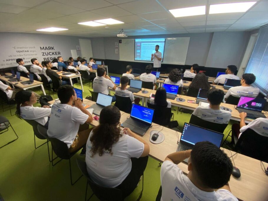 Projeto oferece curso gratuito de TI para jovens de baixa renda