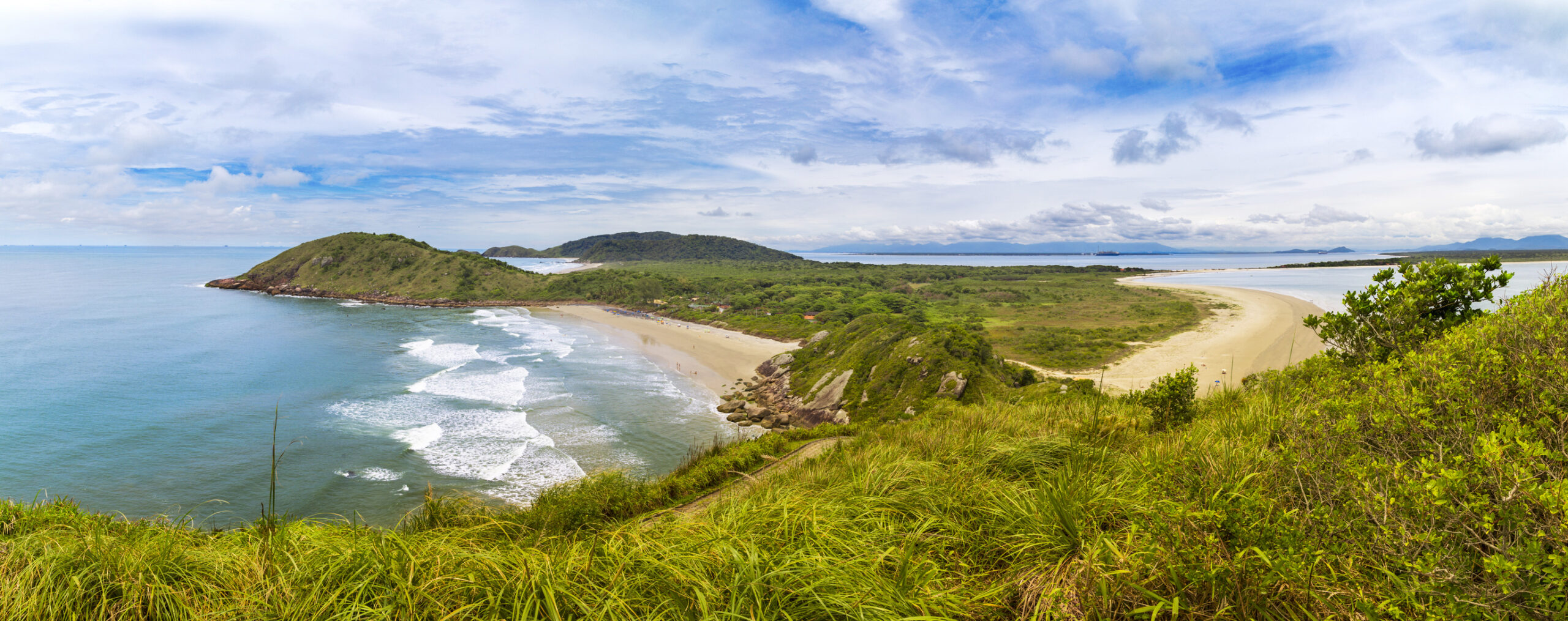 Refúgio com praias paradisíacas, trilhas e um ambiente perfeito para relaxar em casal no Paraná