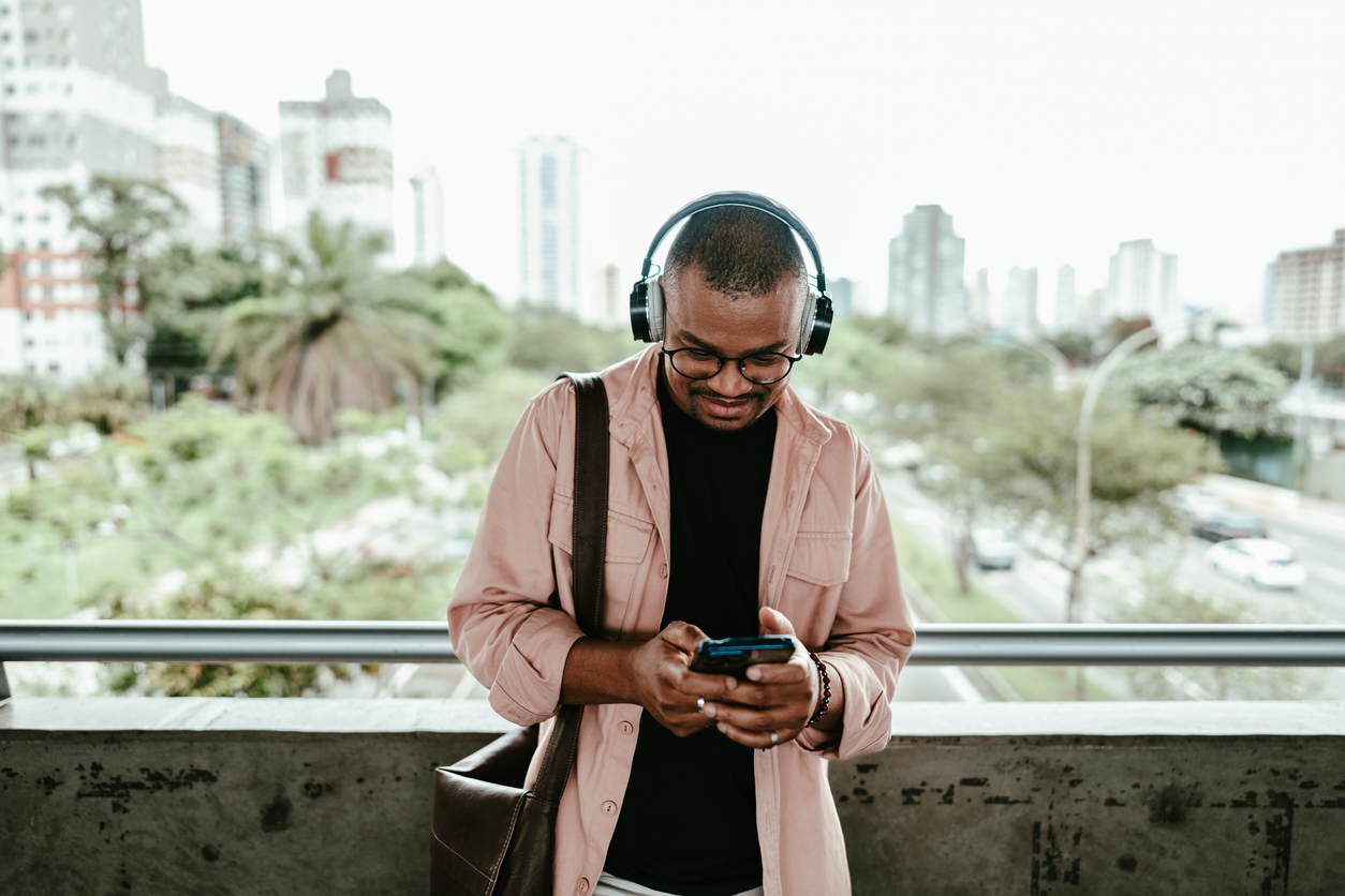 Ouça as músicas que, segundo a ciência, podem trazer mais felicidade ao seu dia a dia.