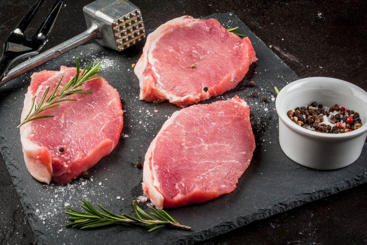 Rica em proteína e pouca gordura, carne com preço acessível se destaca por sua maciez – Rimma_Bondarenko/iStock