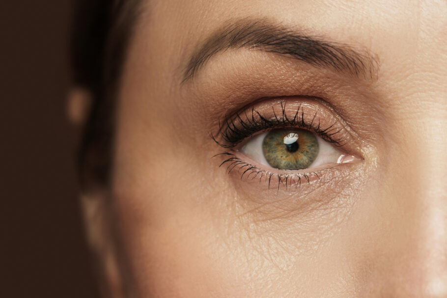 A mudança hormonal da menopausa também pode afetar os olhos