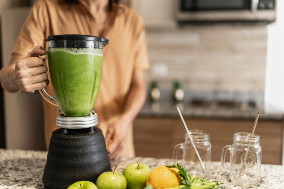 Suco de aipo e maçã