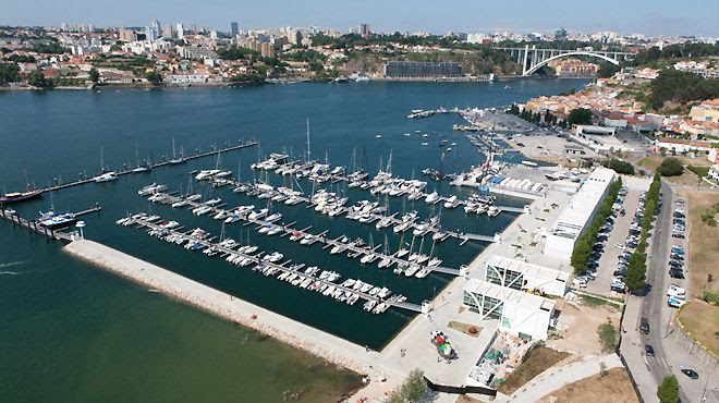 Vista da marina no Rio Douro