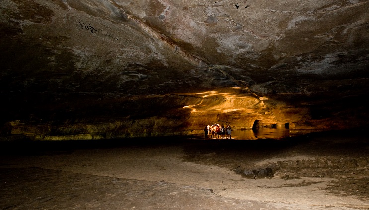 O Parque Nacional da Chapada dos Guimarães assenta-se sobre um trecho dos planaltos divisores entre as bacias dos rios da Prata e Amazonas