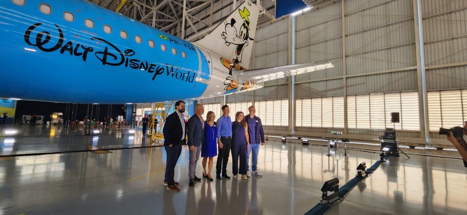 Executivos da Azul Linhas Aéreas e do Walt Disney World Resort