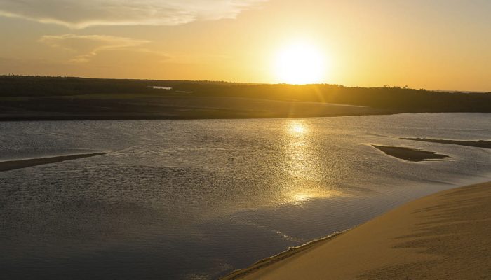 Barra dos Remédios é uma das mais belas praias desertas do litoral cearense