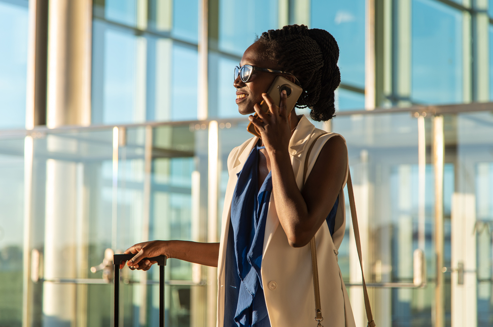 Crescente movimento de mulheres viajantes levanta questão sobre segurança ao redor o mundo – MalaikaCasal/Depositphotos