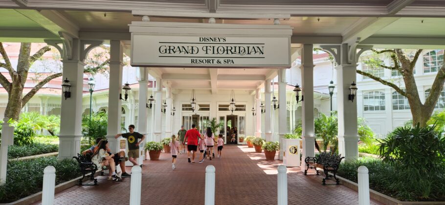 Entrada do Grand Floridian Resort & Spa; um dos hotéis de luxo da Disney