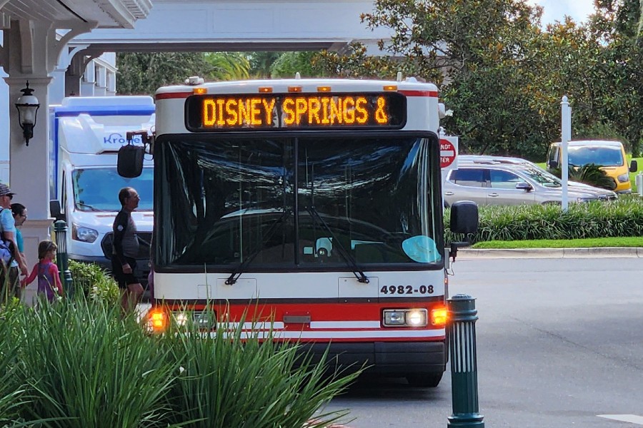 Hóspedes têm transporte gratuito para os parques da Disney