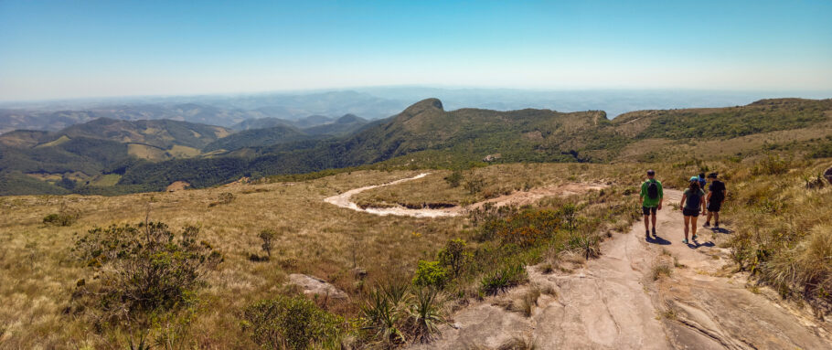 Caminhadas de trekkers no Parque Estadual do Ibitipoca em Minas Gerais, Brasil