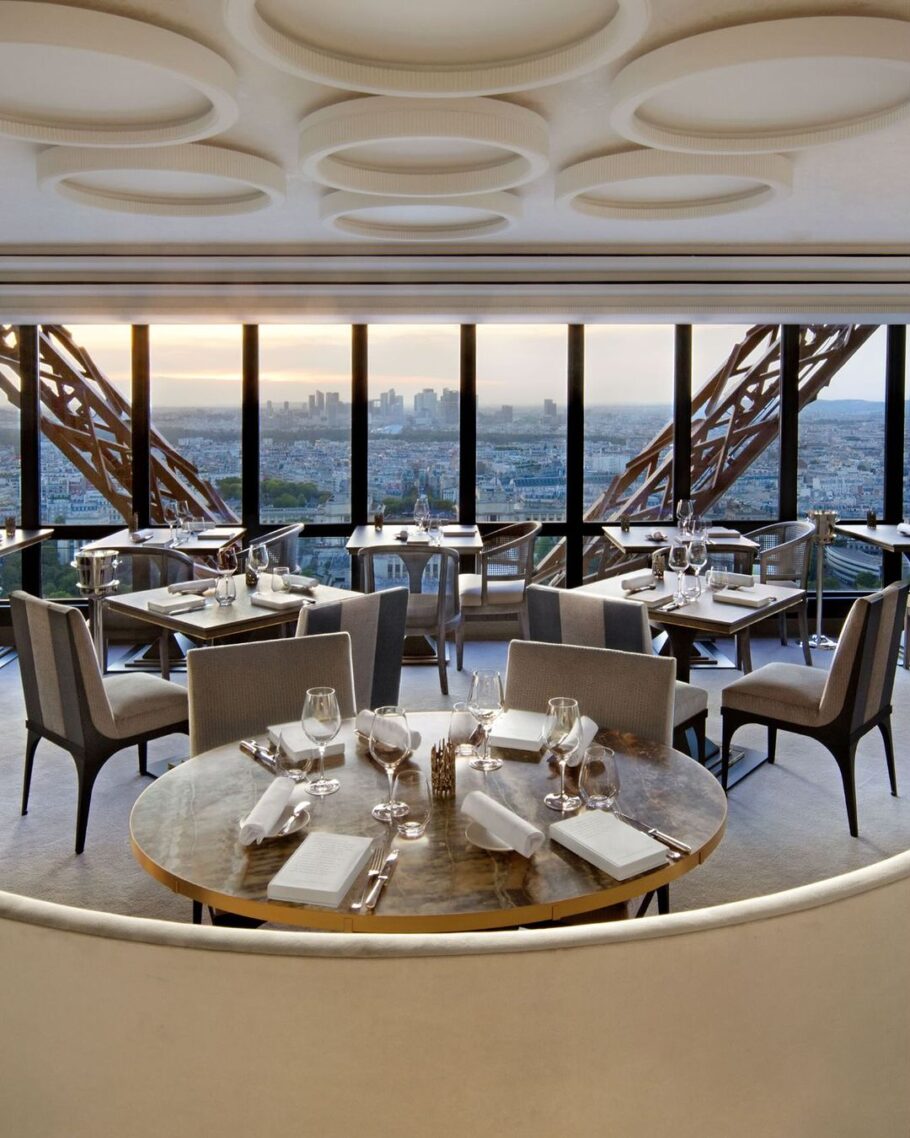 Visto do Le Jules Verne, o restaurante localizado no topo da Torre Eiffel