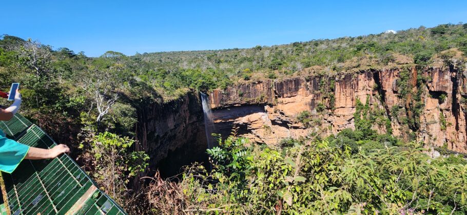 A Cachoeira Véu de Noiva, um dos atrativos do Parque Nacional da Chapada dos Guimarães