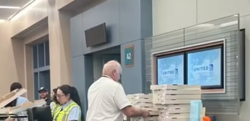 Caso envolvendo piloto que pediu pizza aos passageiros aconteceu em Albuquerque, no Novo México – Reprodução/TikTok