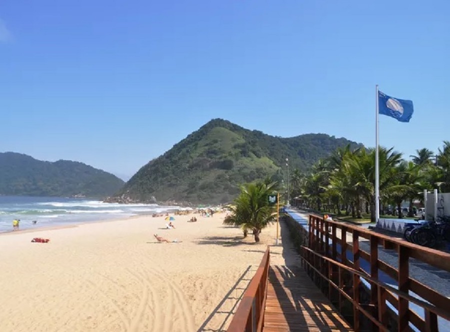 Praia do Tombo, com 15 certificações seguidas, é a mais premiada da América do Sul – Divulgação/Prefeitura do Guarujá