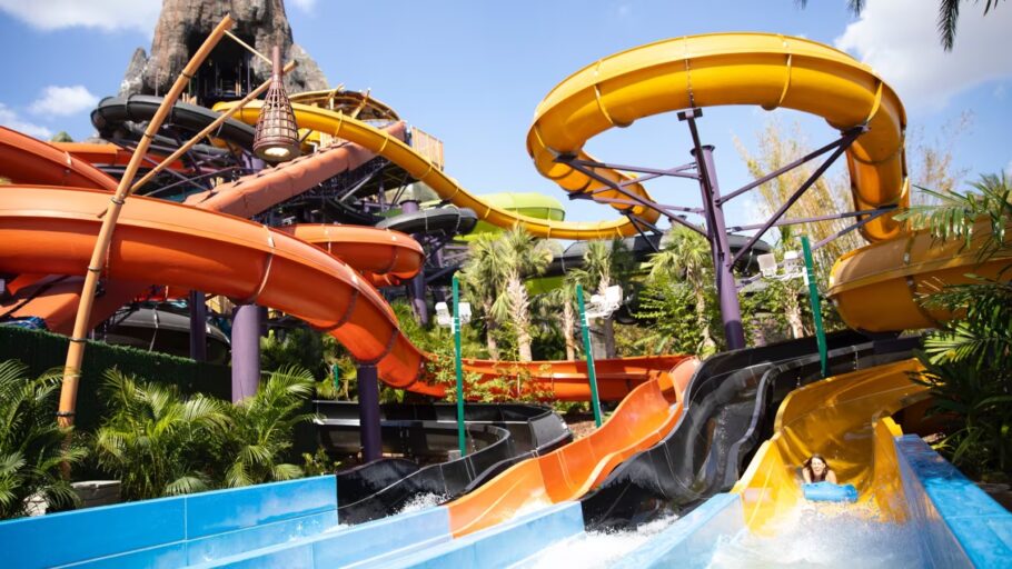 O toboágua Punga Racers é uma das atrações do Volcano Bay