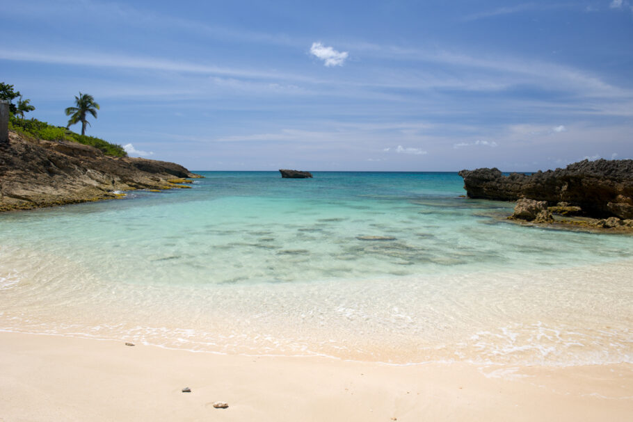 Praia de Shoal Bay, uma das mais procuradas pelas celebridades internacionais