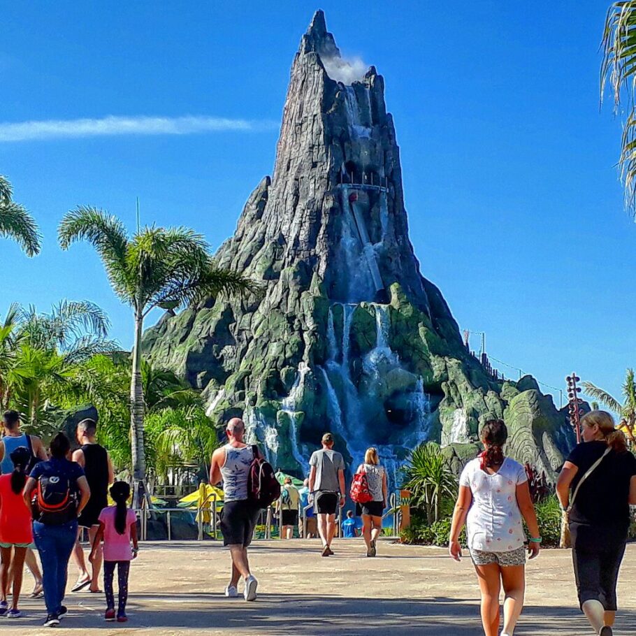 O parque aquático Volcano Bay é uma opção para relaxar; confira atrações, preços e outras dicas