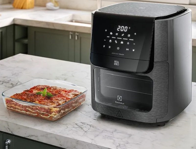 A Air Fryer com forno da Rita Lobo sai por R$779