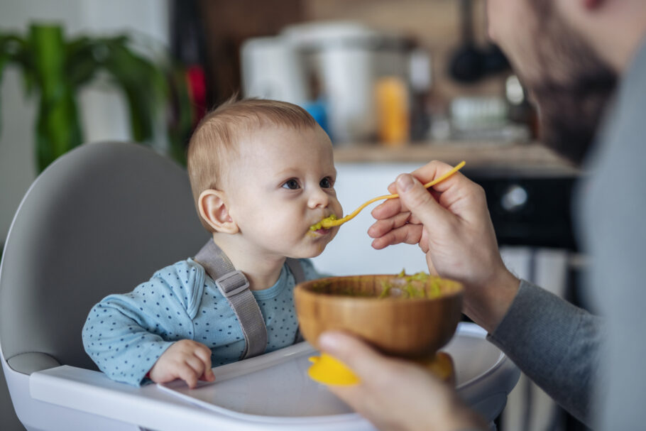 Restringir certos alimentos a crianças no início da vida pode protegê-las na idade adulta contra diabetes e hipertensão