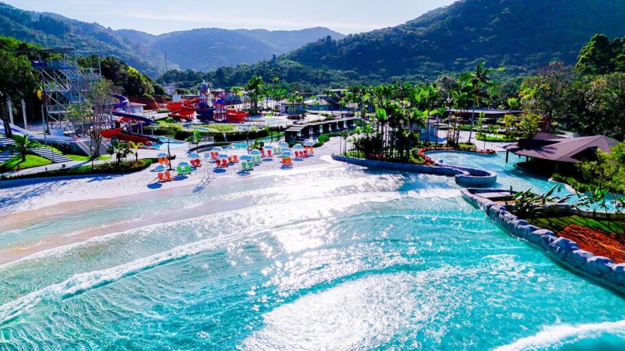 Vista da piscina de ondas do Multiparque, em Balneário Camboriú (SC)