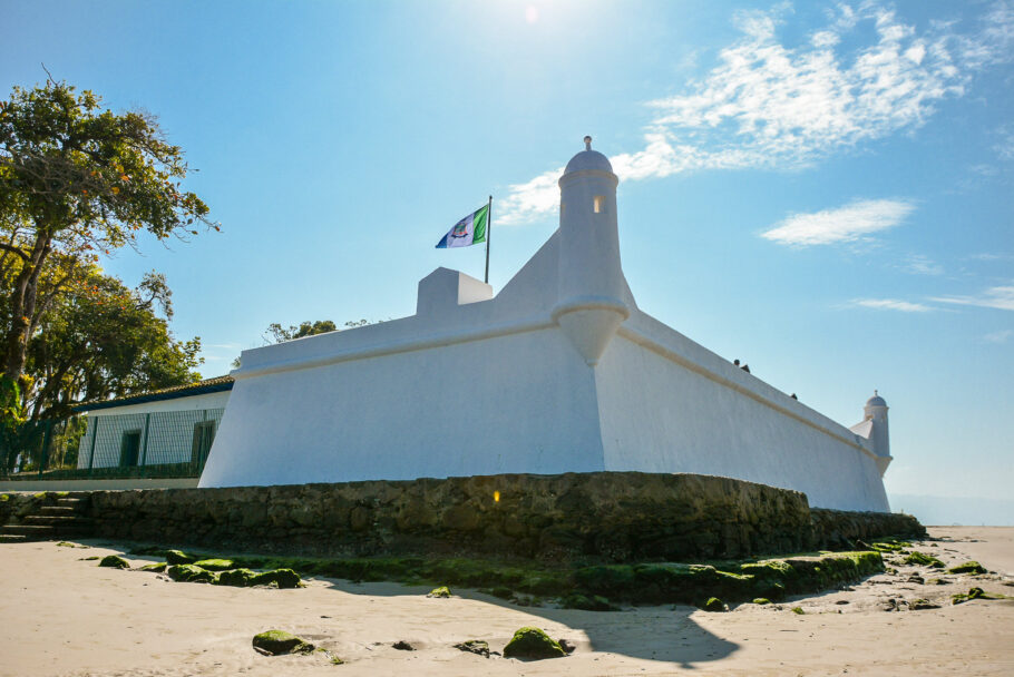 Forte de São-João é uma das atrações em Bertioga