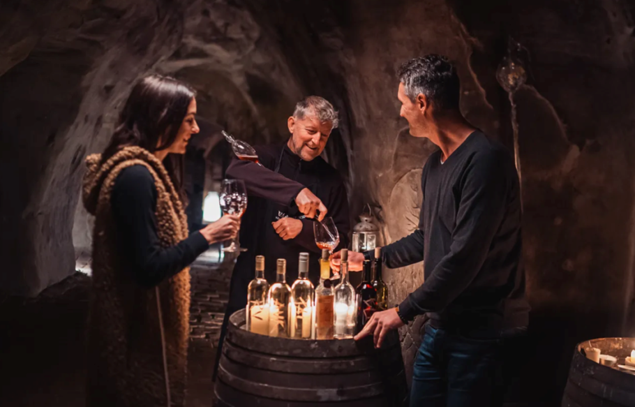 Čejkovice tem caves da época medieval