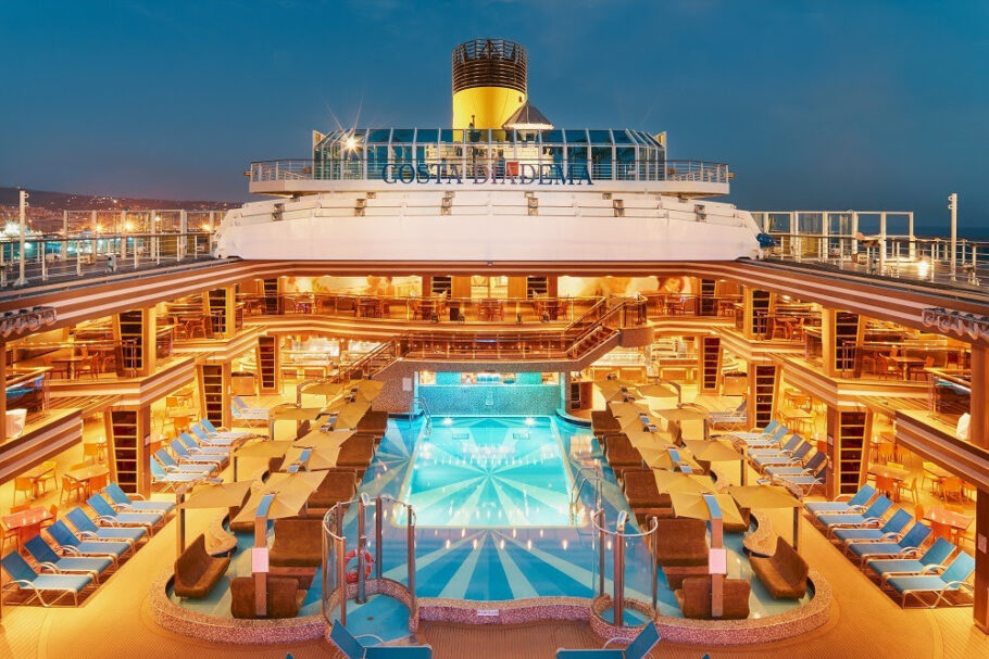 Piscina do navio Costa Diadema, que fará roteiro de Natal visitando Buenos Aires e Montevidéu