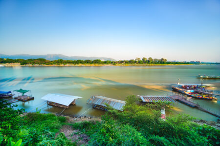 Localizado no sudeste asiático, Laos é um país com muitas paisagens incríveis e monumentos históricos.