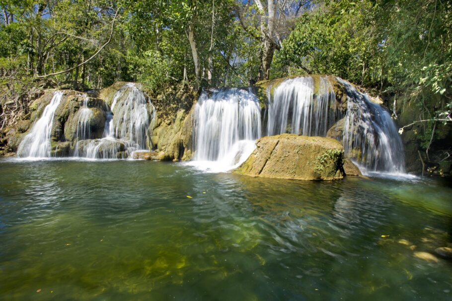 As cachoeiras da Estância Mimosa, em Bonito (MS)