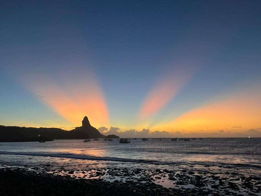 Belo entardecer no arquipélago de Fernando de Noronha (PE)