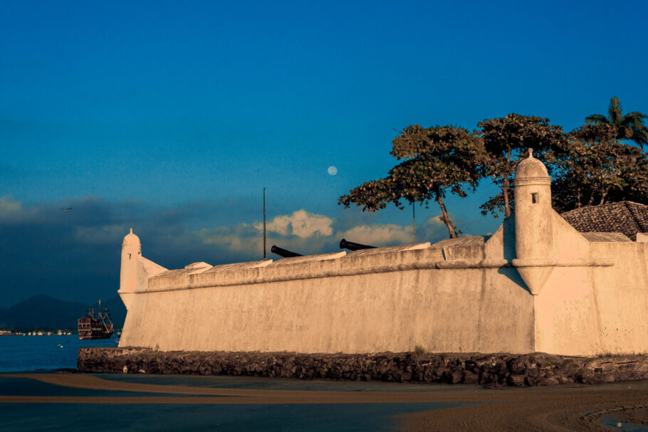 Forte São João, maior cartão postal e símbolo de Bertioga