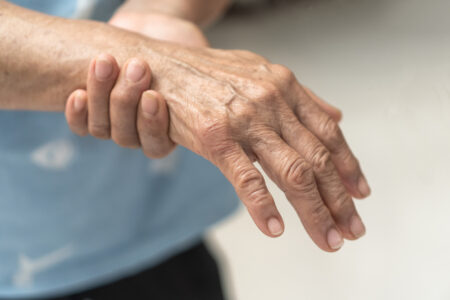 Saiba quais são os sintomas incomuns do Parkinson