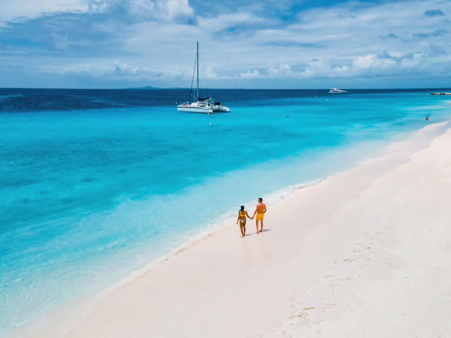 Localizada fora da rota dos furacões, Curaçao é uma opção segura e tranquila durante o verão