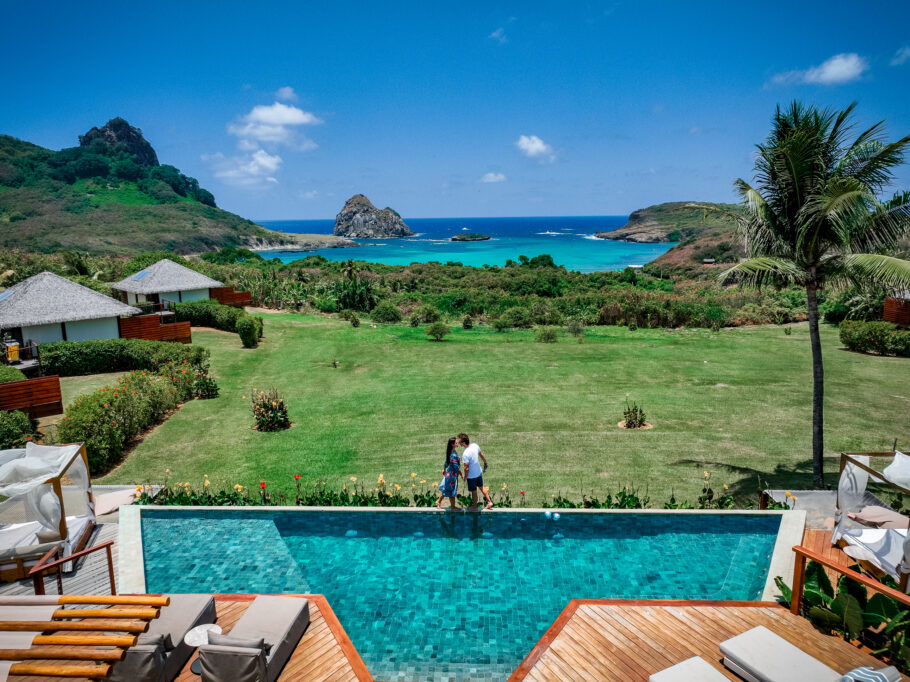 Piscina do hotel NANNAI Noronha