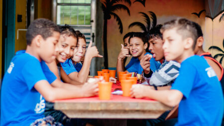 Projeto, criado por Jojó de Olivença, trabalha com educação, esporte e ecologia no Guarujá, atendendo cerca de 80 alunos por ano