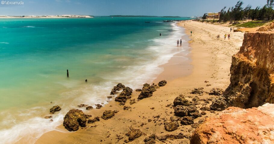 Praia das Barreiras tem fácil acesso, por isso atrai moradores e turistas