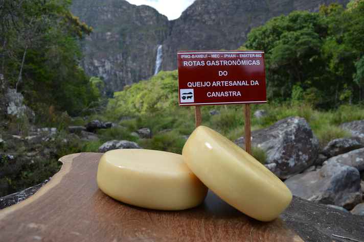 O queijo canastra é famoso pela sua produção e pela sua apreciação