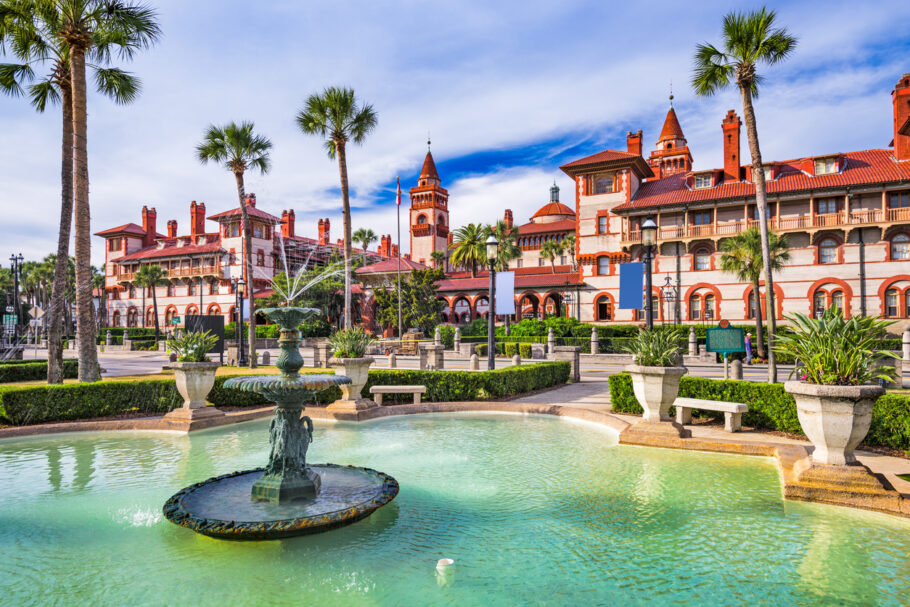 Praça na cidade de St. Augustine, na Flórida (EUA)