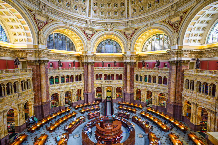 Interior da Biblioteca do Congresso americano em Washington, DC