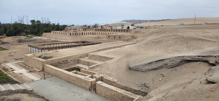 Vista do sítio arqueológico Pachacamac